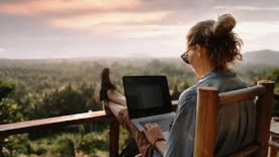 Workcation 2025: Tren Bekerja Sambil Traveling yang Kian Digemari Profesional Muda