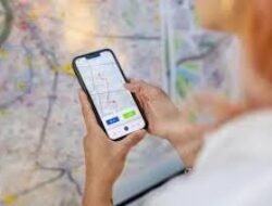 Tips Menghemat Baterai Handphone Saat Sedang Berada Di Tengah Perjalanan Wisata Alam