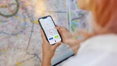 Tips Menghemat Baterai Handphone Saat Sedang Berada Di Tengah Perjalanan Wisata Alam